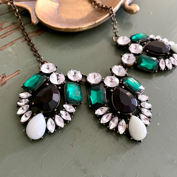 🖤Beautiful JCREW Statement Necklace🖤 - Picture 4 of 6